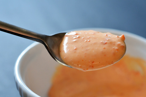 Mayonnaise mixed with paleo sriracha, heaped in a spoon.