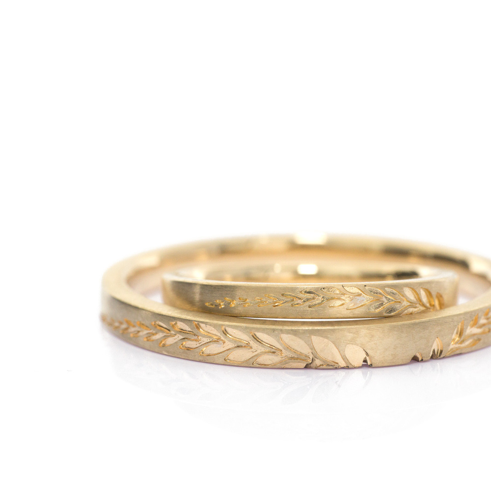 白バック　オーダーメイドのマリッジリング　ゴールド　屋久島のしだ模様　屋久島で作る結婚指輪
