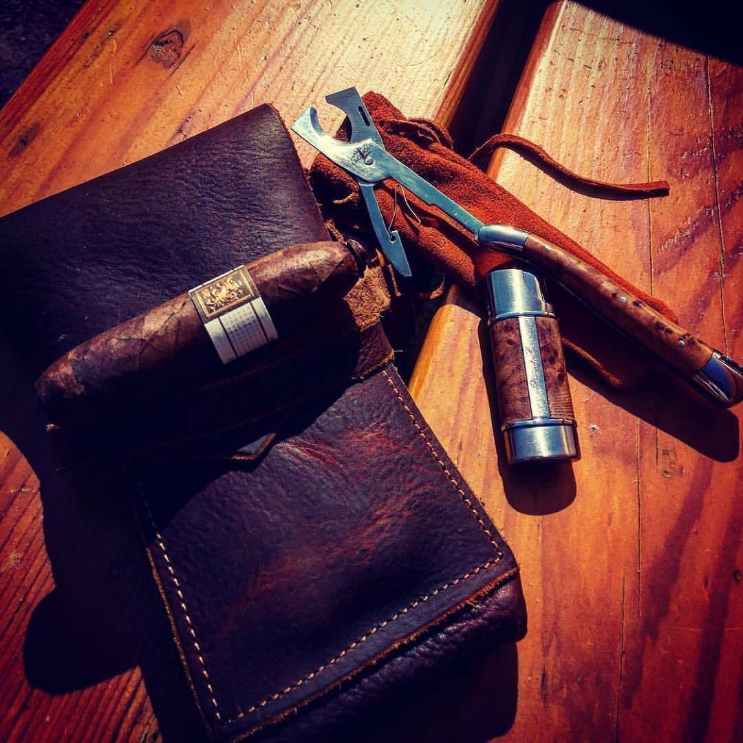 My leather art is driven by the peace it gives me. Glad to know it contributes to the peace of others as well 🙏🏼👊🏼 #madeinusa #veteranmade #ptsdtherapy Repost from @analog.soul “Give me 10 minutes
Without y'all comin at me with that bull
Sometimes...