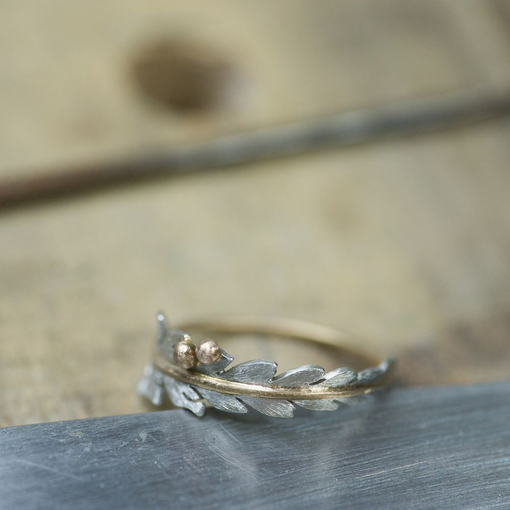 結婚指輪の制作風景　シダの指輪　プラチナ、ゴールド　