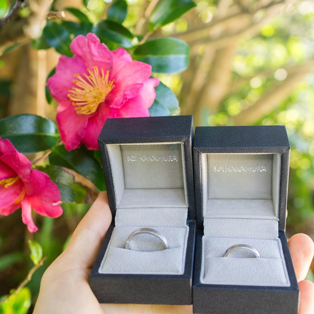 屋久島の山茶花　ケースに入った結婚指輪　プラチナ　オーダーメイドのマリッジリング