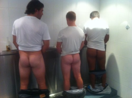Men Pissing Inshorts Pics And Galleries