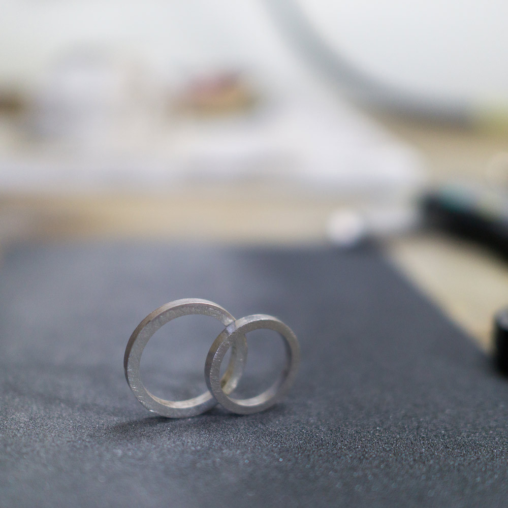結婚指輪の制作風景　シルバーリングとプラチナリング