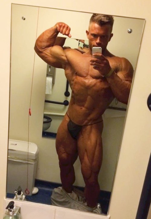 Nude Male Bodybuilder 12