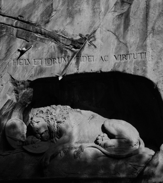 dying lion monument in Lucerne