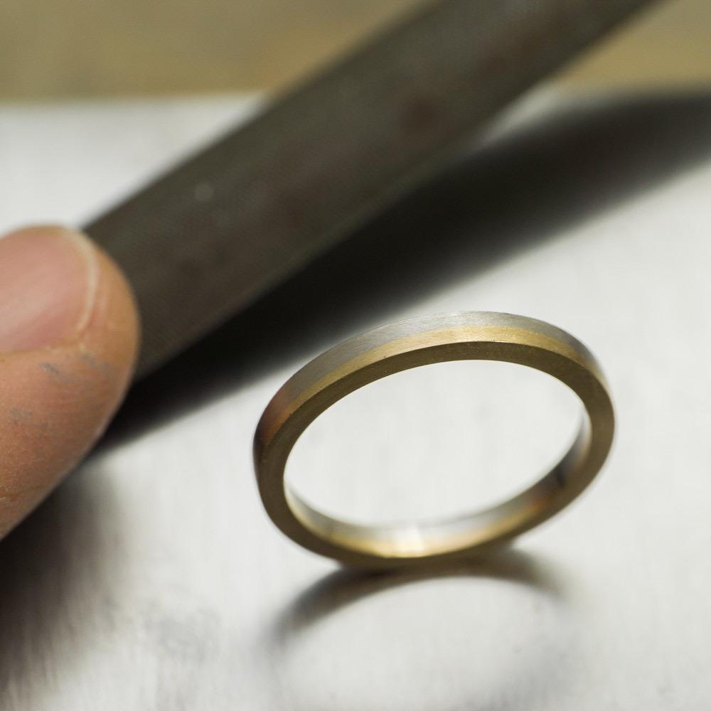 ジュエリーの制作風景　屋久島で作る結婚指輪　プラチナ、ゴールド