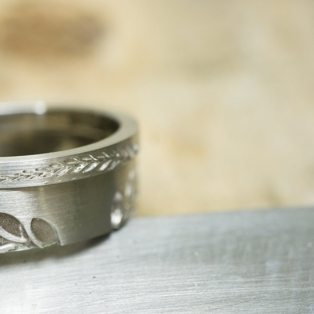 オーダーメイドマリッジリング制作風景　プラチナ、シダ模様　屋久島で作る結婚指輪