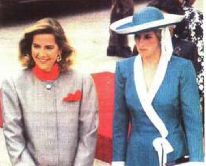 ‪Los Príncipes de Gales, Carlos y Diana, vienen de visita a España. Parece que Diana venga a un anuncio de “la moda de España” #x220487‬