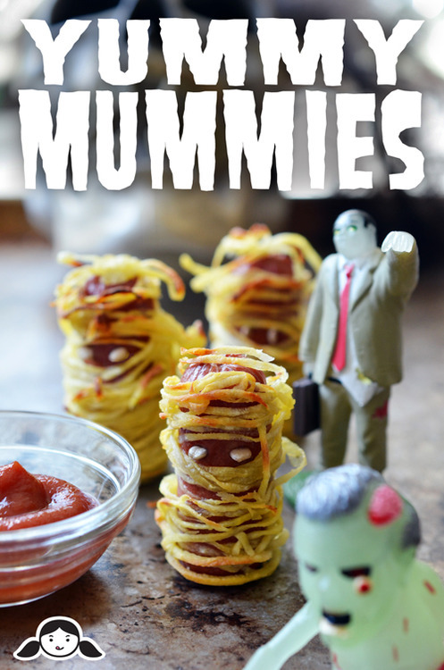 A shot of paleo and healthy Yummy Mummies on a platter next to paleo ketchup blood.