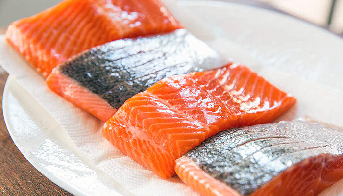 Somon balığının eti o göz alıcı pembemsi rengini nasıl alır?