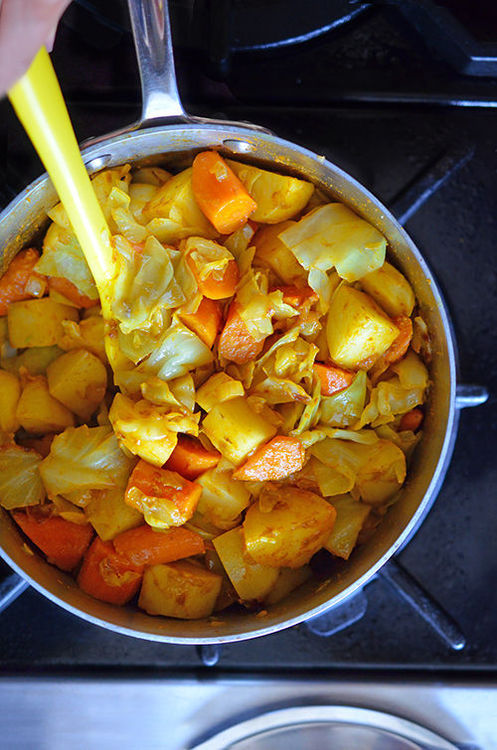 An overhead shot of a pot of Whole30-friendly Atkilt Ethiopian Vegetable Stew.