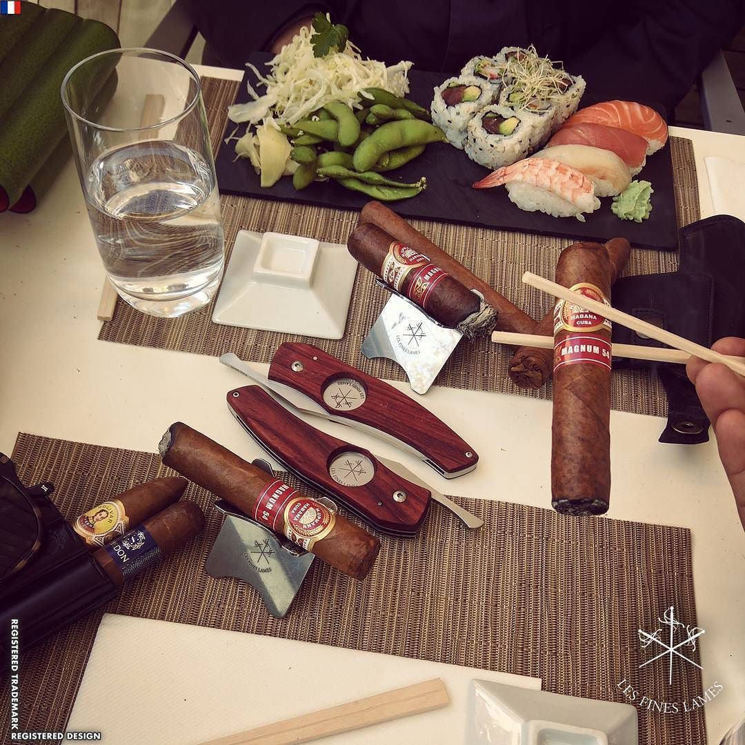 Gentlemen lunch with our friends @franckywhisky & @don_cici. Trying the new #HUpmann #Magnum54 🍣💨😁 http://ift.tt/2nZXKce | info on the knife : http://ift.tt/1J1EGDu