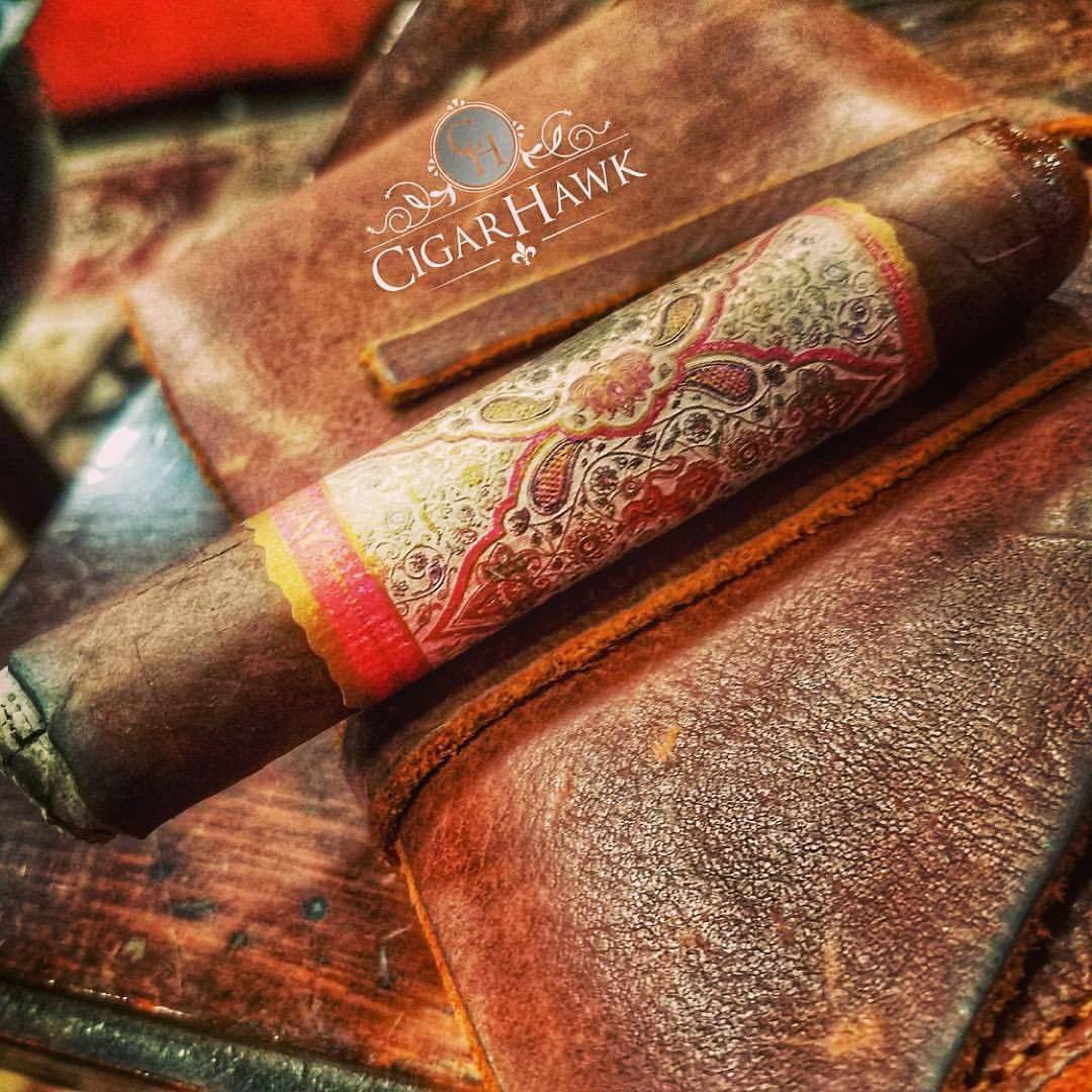 Legendary Saxon Artisan Leathers ⚒👊🏼 #madeinusa Repost from @cigar.hawk Meeting a friend from work and trying this @mbombay for the first time. Impressive cigar with a ton of flavors. Complex, smooth and enjoyable. Leather provided by @legendarysaxon...