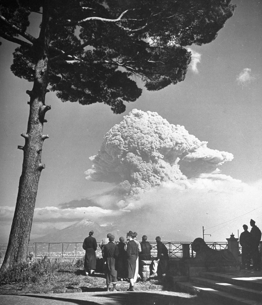 Извержение Везувия. 1944.