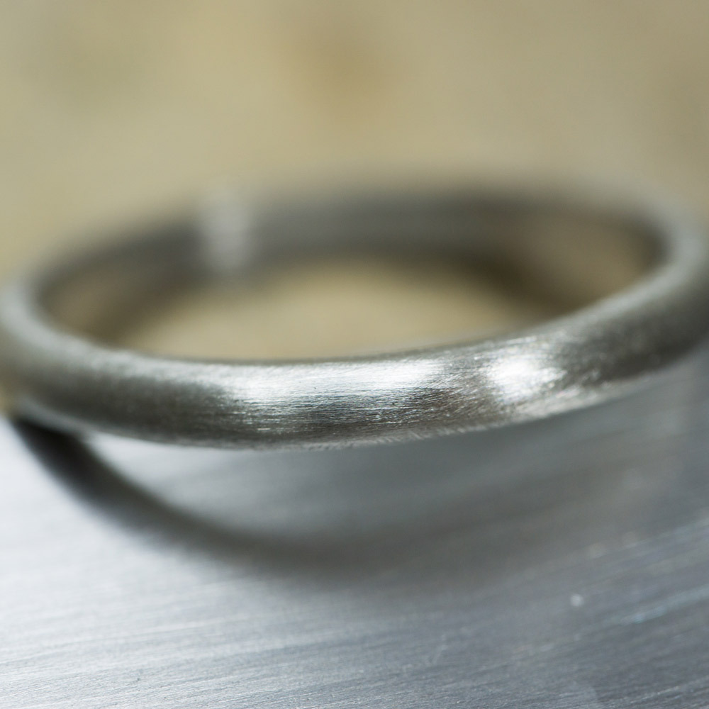プラチナのマリッジリング　クローズアップ　ジュエリーの制作風景　屋久島で作る結婚指輪