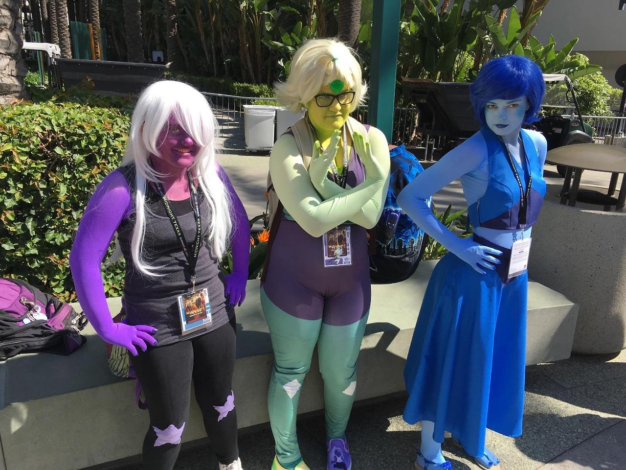 So here are pictures from Wondercon 2017! I only went on Sunday and was wearing armsocks so I didn’t take that many pictures. Luckily I had a little help. Overall it was an awesome day! Shout out to...