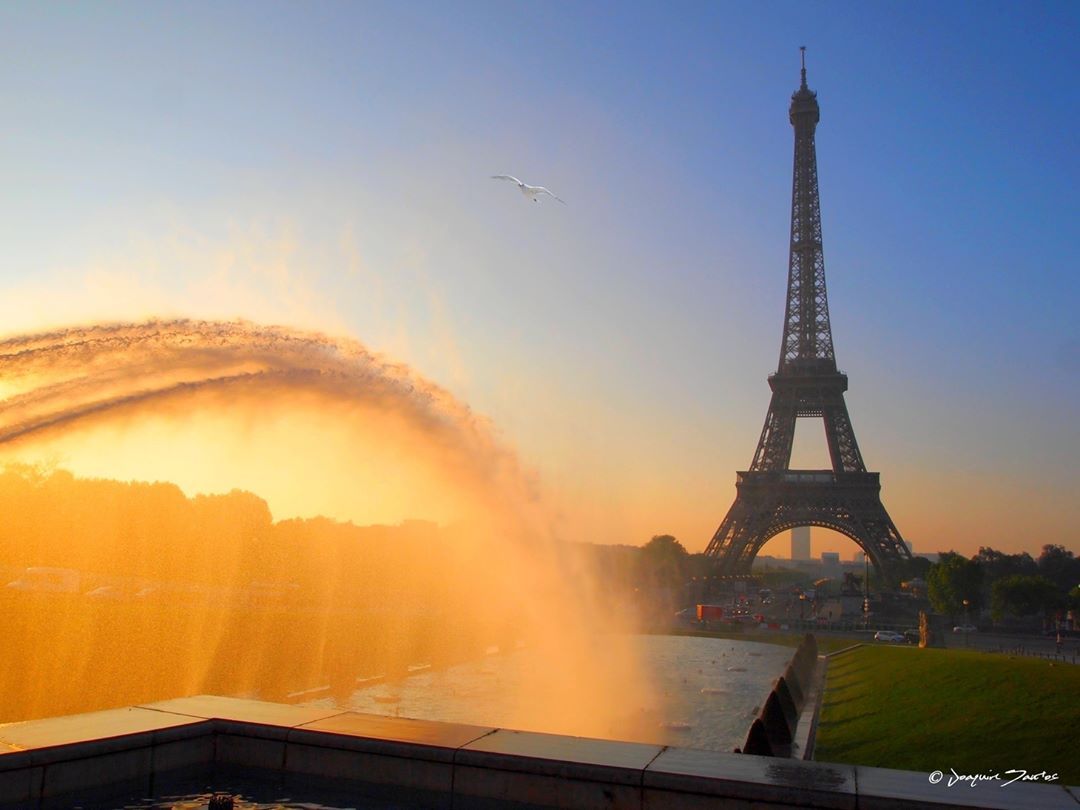 Lever du jour à la Tour Eiffel. Sunrising at Eiffel Tower by Joaquim Santos Photographie.