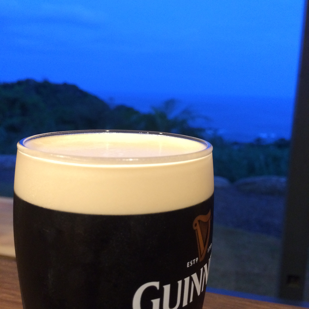 屋久島の夕暮れ時　生ビール　