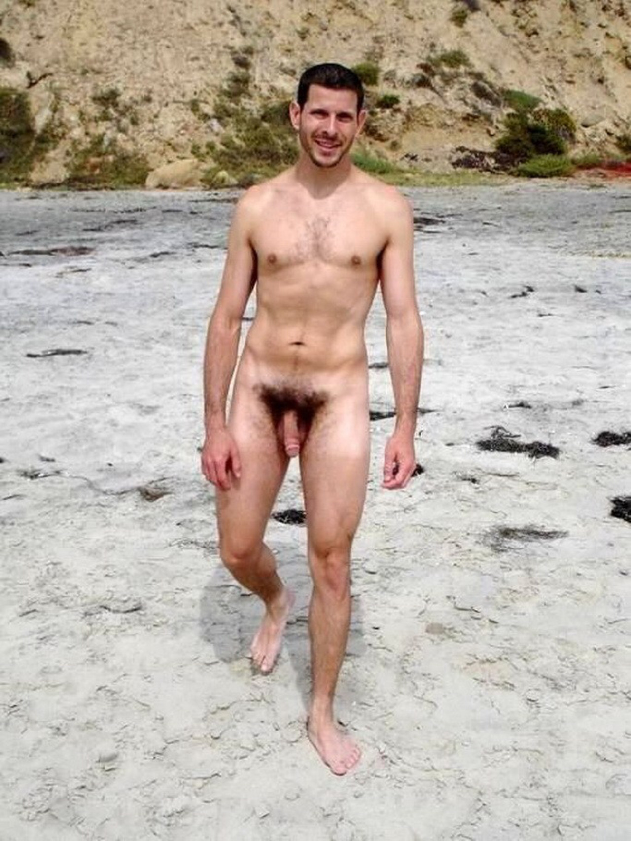 красивые голые мужчины на пляже
