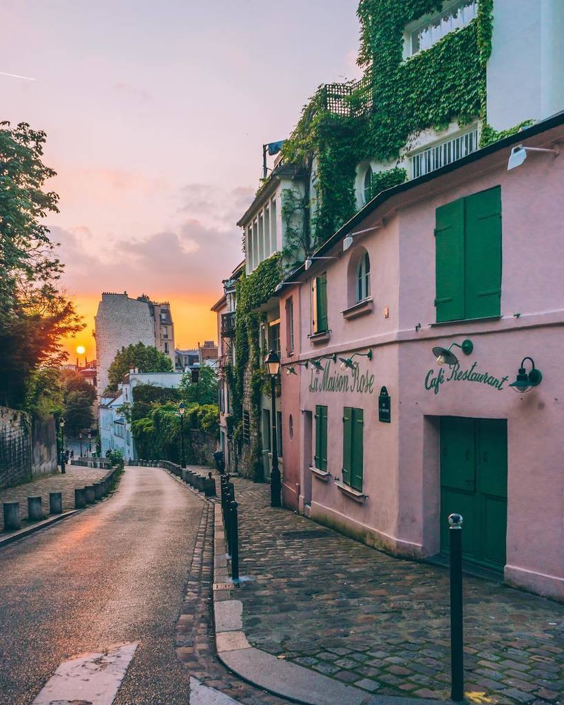 Montmartre by Mary Quincy.