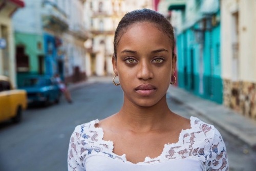 With her features she could be on the covers of magazines in most countries of the world. But Elianis never thought about such things.She just wishes to finish her studies and become a nurse.
Three weeks ago in Havana, Cuba, a place of contrasting...