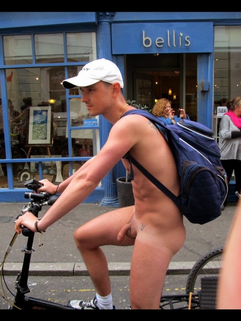 Full exposed on bike
Follow: http://gayguypicshow.tumblr.com