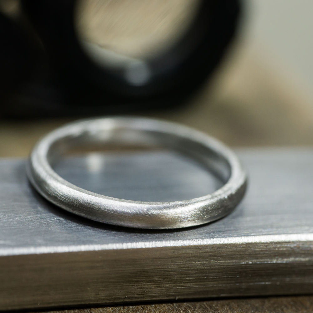プラチナの結婚指輪　制作風景　作業台の上