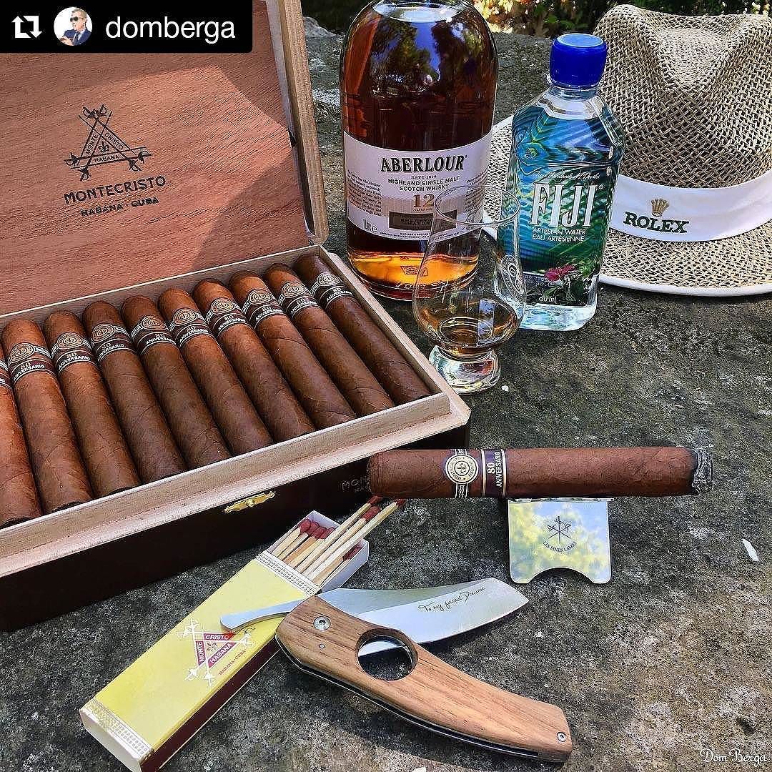 Perfect cigar, perfect cut, perfect moment … As usual with @domberga it’s #PerfectEverything 💨💎✌️😁 #Repost with @repostapp・・・
Monte Monday 😋👍🏻💨 what a cigar folks! 🔥 http://ift.tt/2o5EHgD | info on the knife : http://ift.tt/1J1EGDu