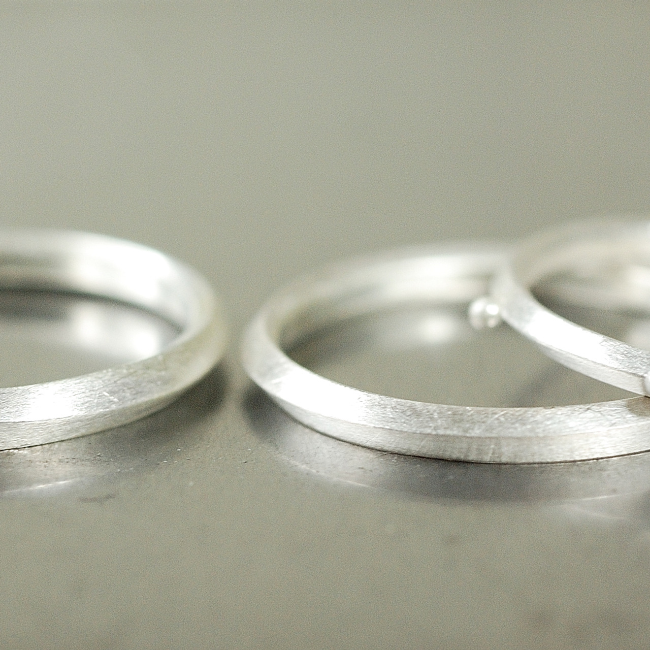 オーダーメイドマリッジリングの制作風景　クローズアップ　シルバーでサンプル　　屋久島で作る結婚指輪