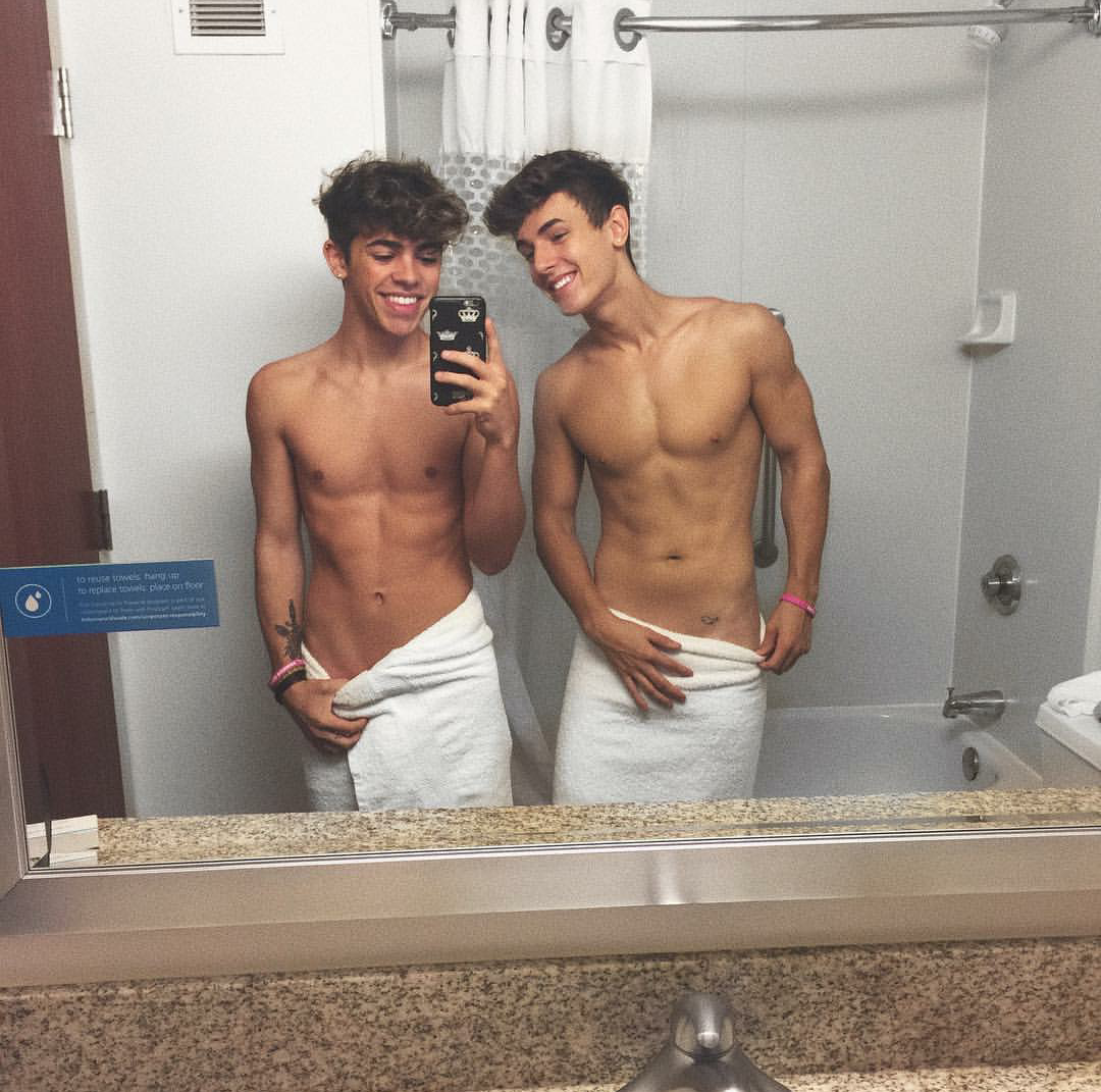 its-gayke: “Mikey Barone and Bryce Hall ”