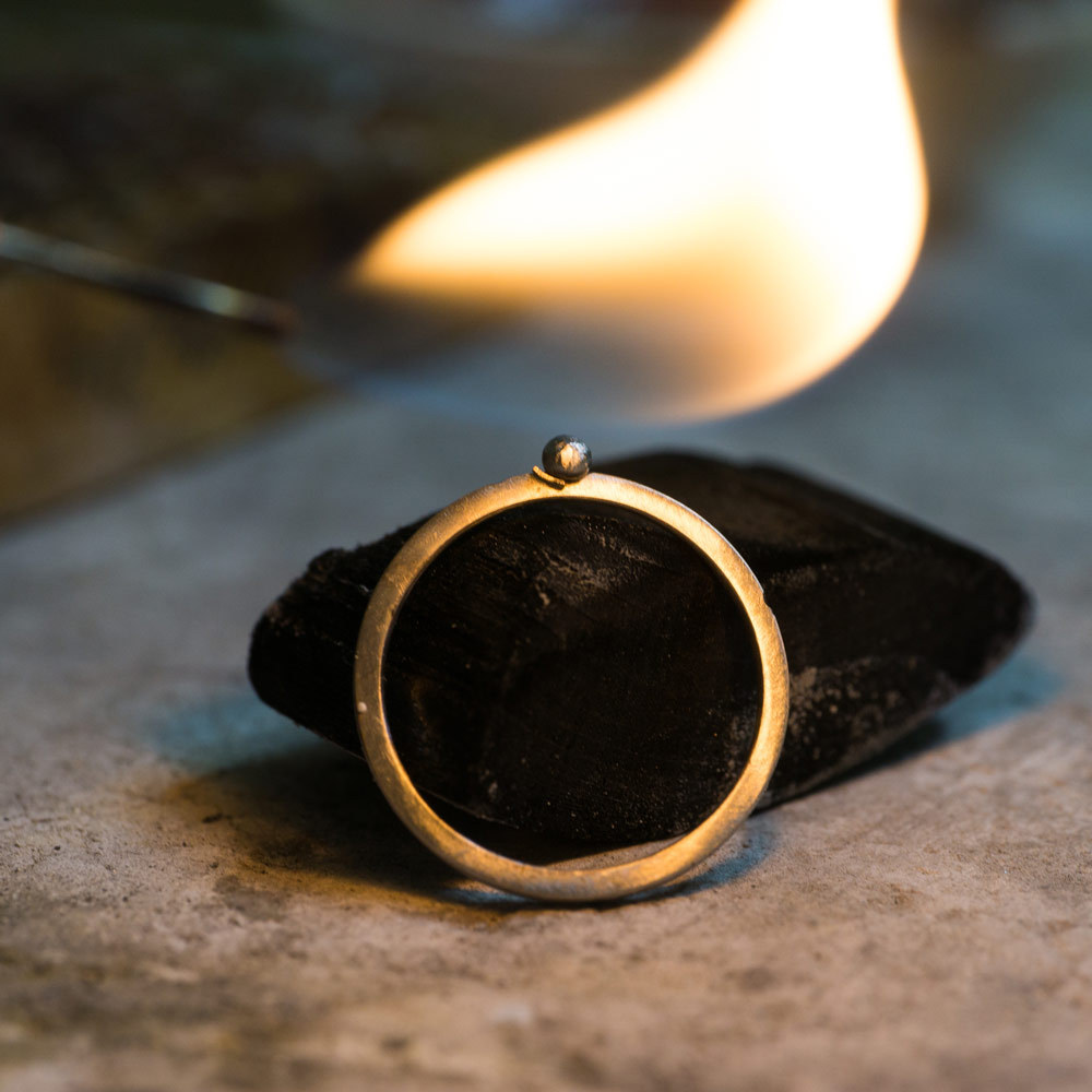オーダーメイド結婚指輪の制作風景　プラチナ、火　屋久島で作る結婚指輪