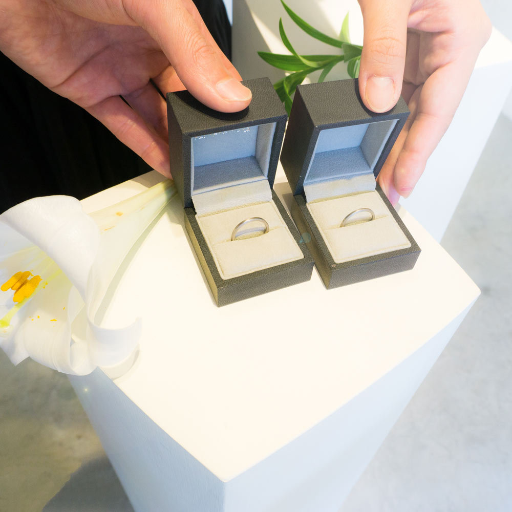 しずくギャラリー　屋久島で作る結婚指輪　二人の手