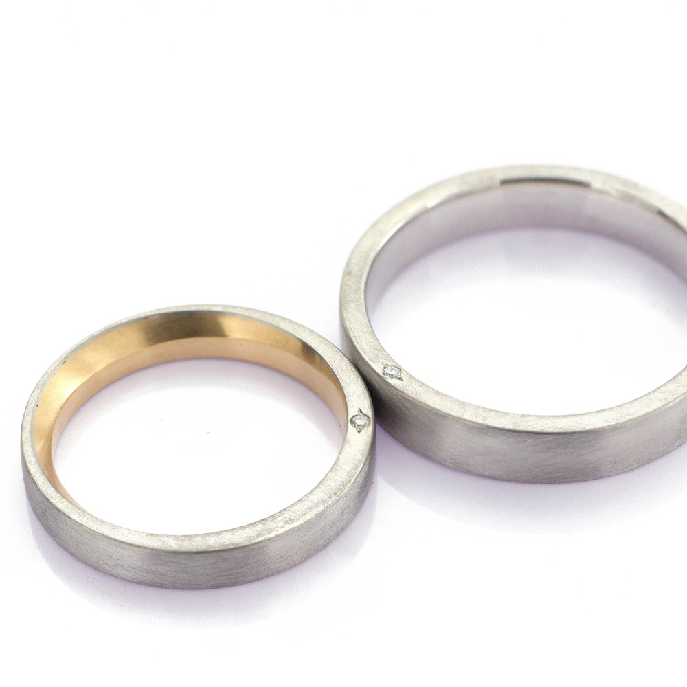 白バック　屋久島の月モチーフのマリッジリング　プラチナ、ゴールド、ダイヤモンド　屋久島でつくる結婚指輪