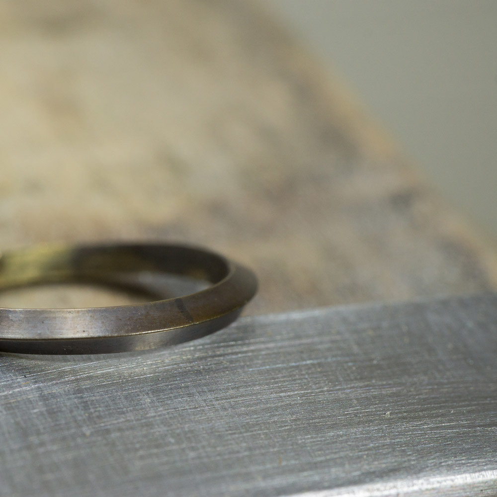 結婚指輪の制作風景　ゴールドの指輪　オーダーメイドジュエリー