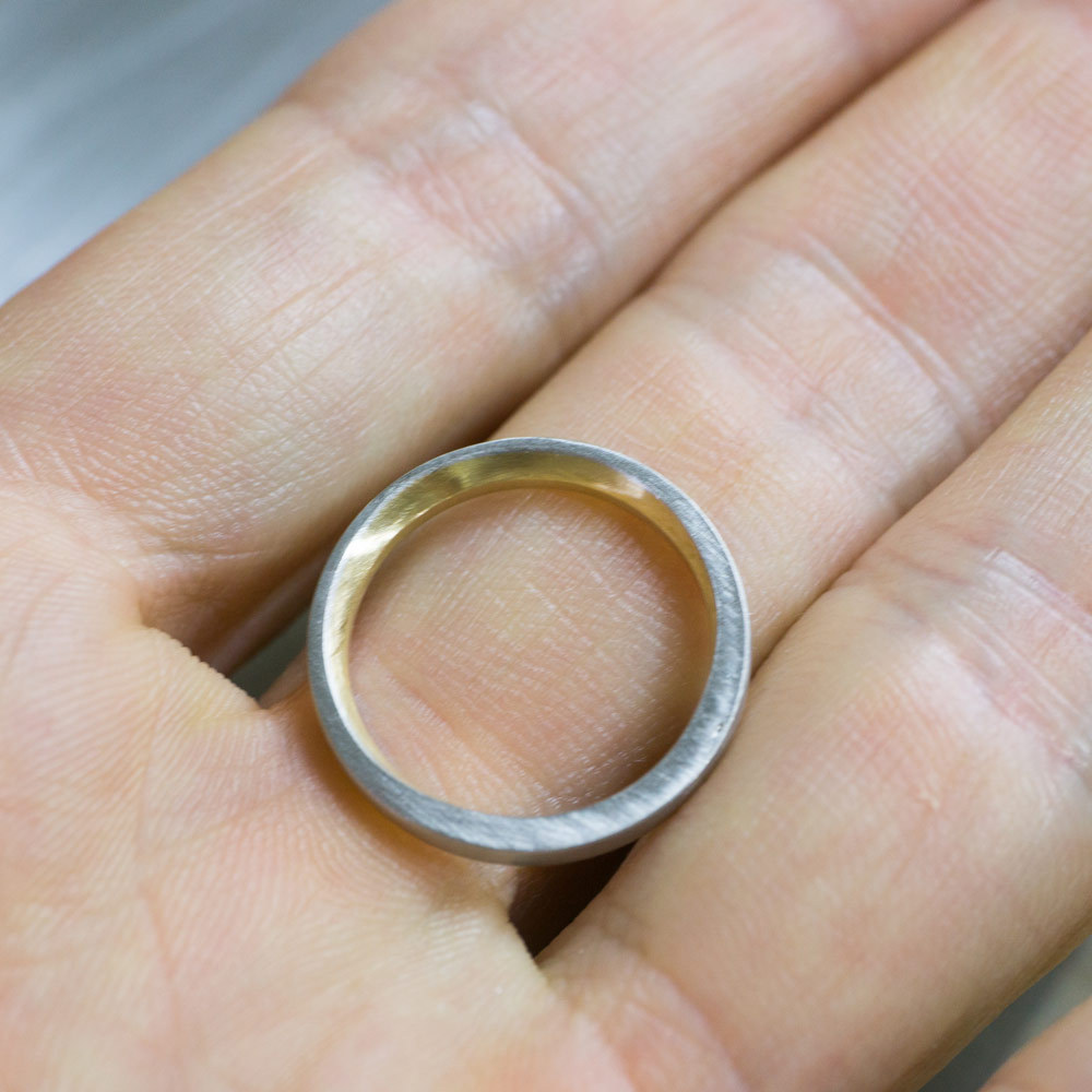 マリッジリングの制作風景　屋久島の月モチーフ　プラチナ、ゴールド　屋久島でつくる結婚指輪