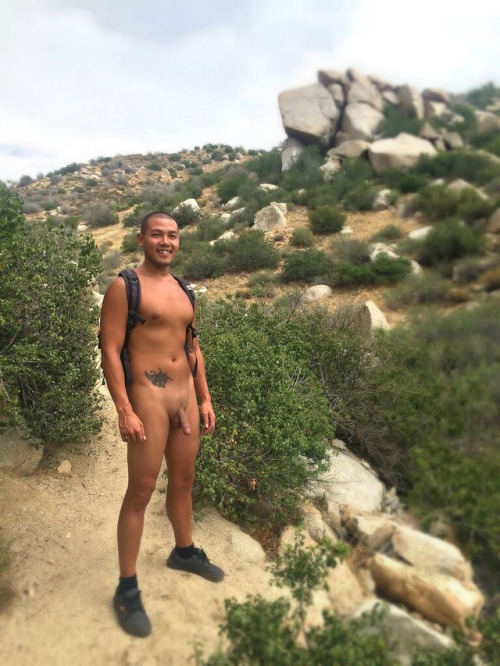 les plus belles photos de mecs nus au sport sont sur http://men-sexy-tube.tumblr.com