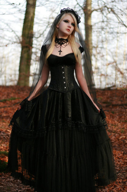 gothic woman on Tumblr