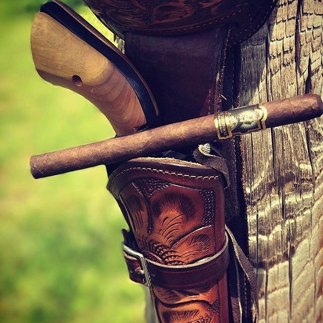 cigars-and-guns:
“Wheel Gun Wednesday | @woodworkingcountryboy #cigarsandguns #cigars #guns #2a #cigarlife #gunporn #wheelgunwednesday #puffpuffpewpew
”