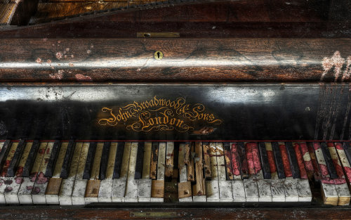 piano keyboard on Tumblr