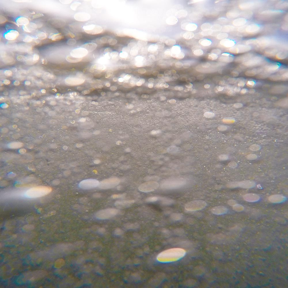 屋久島の海　水中　泡と光２
