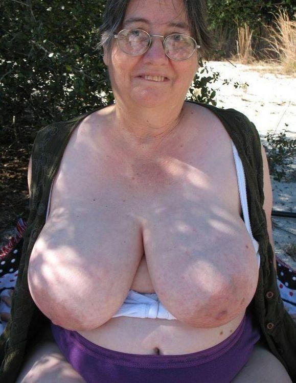 Saggy mature breasts
