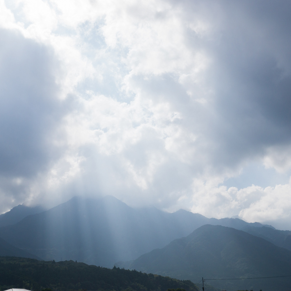 屋久島の山々、空、光