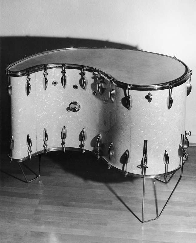 couldn’t get over that drum in the Stockhausen piece…<br /><br />
“Percussionist I<br /><br />
Deri kidney drum for MOMENTE with calfskin head (not plastic), on which all pitches within a range of 1½ octaves can be produced.<br /><br />
”