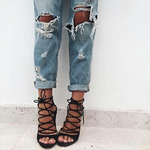 ripped jeans on Tumblr