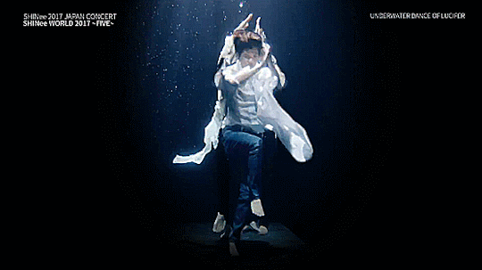 SHINee исполнили хореографию к "Lucifer" под водой