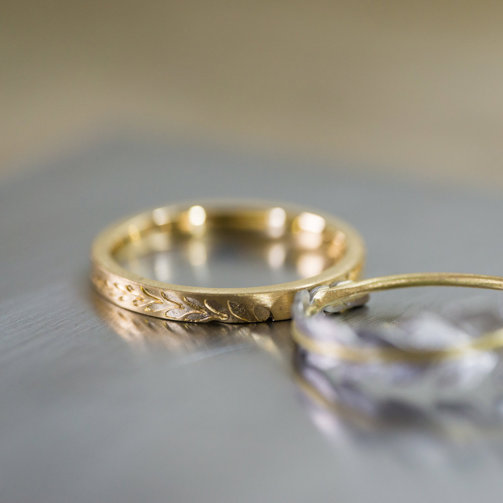 シダ模様のゴールドリング　屋久島でつくる結婚指輪