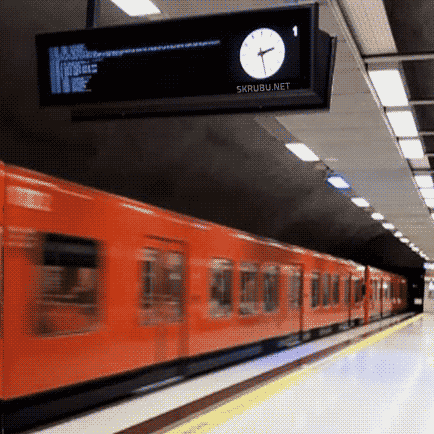 Metro saapuu Kampin metroasemalle.