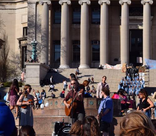 Perfect day to​ cut class and play Columbia U​’s Folk Fest. Dig our backup CHOIR in blue. (We had them stand pretty far back). (at Columbia University)