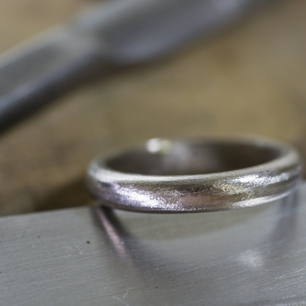 結婚指輪の制作風景　プラチナ、ホワイトゴールド　