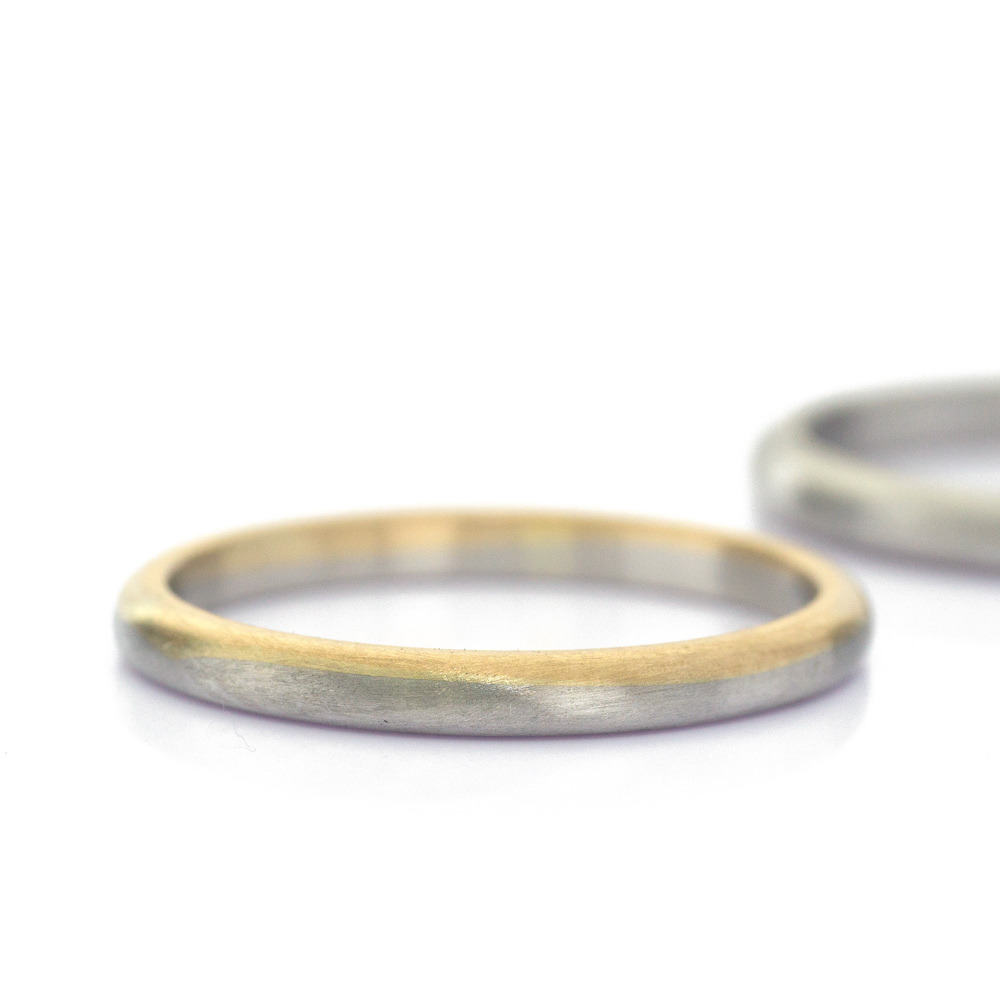 白バック　プラチナリング、プラチナとゴールドリング　屋久島でつくる結婚指輪